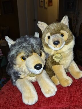 Aurora® Realistic Miyoni® Coyotes
